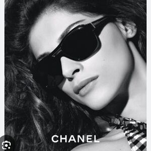 CHANEL AUTHENTIC Oversized Sunglasses In Excellent Condition. 5294